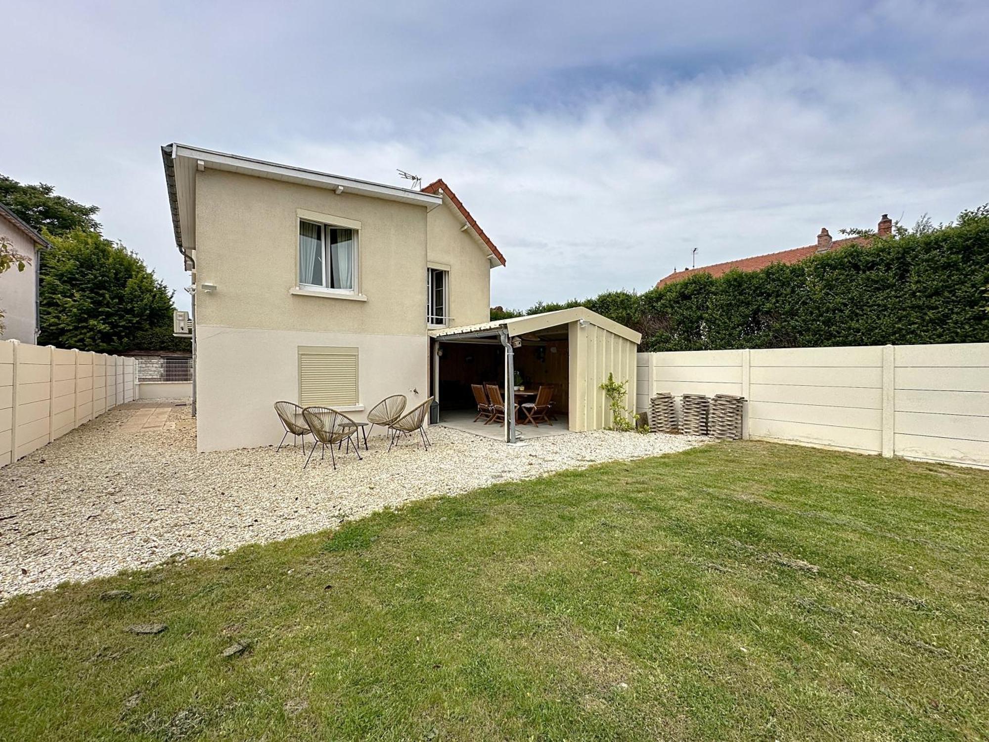 Charmante Maison 2 Chambres Avec Cour Et Jardin Sainte-Savine Exterior photo